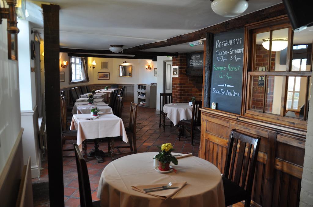 The Crown Inn Benson Bagian luar foto